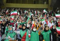 این‌جا منطقه جنگی نیست، استادیوم آزادی است