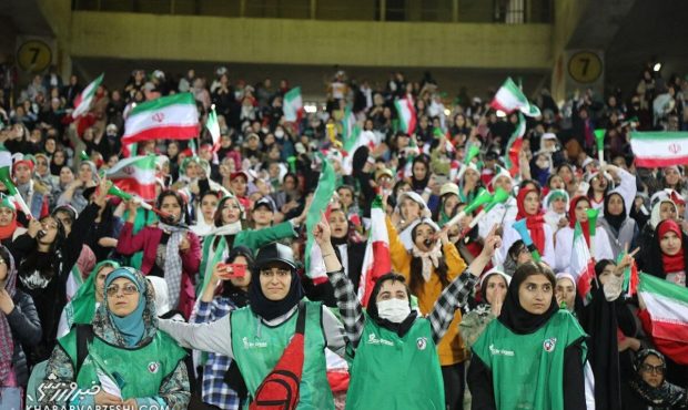 این‌جا منطقه جنگی نیست، استادیوم آزادی است