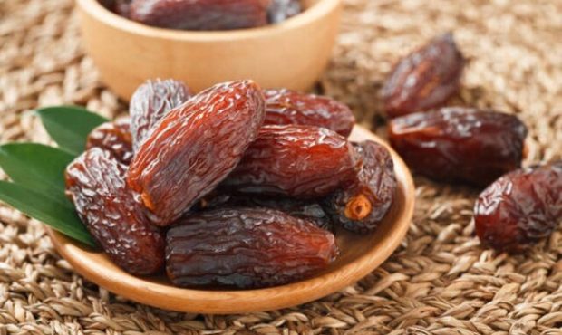 کنترل اشتها و جلوگیری از پرخوری در افطار با مصرف خرما کنترل اشتها و جلوگیری از پرخوری در افطار با مصرف خرما