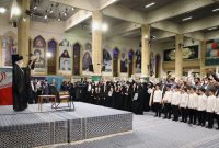 رهبر انقلاب: شهدا قهرمانان کشورند، اهالی هنر برای نسل جوان الگو سازی کنند