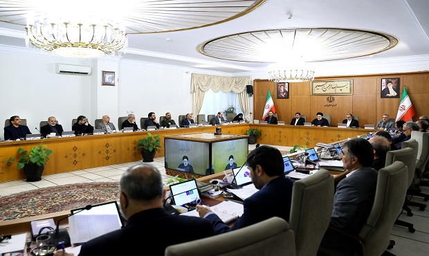 دستور رئیس جمهور به مسئولان برای رسیدگی فوری به امور خانواده شهدای کرمان