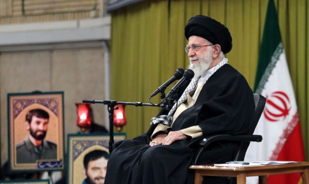 دیدار رهبر انقلاب با دست‌اندرکاران کنگره ۲۴ هزار شهید تهران بزرگ