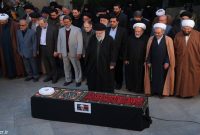 اقامه نماز رهبر انقلاب بر پیکر آیت‌الله امامی کاشانی