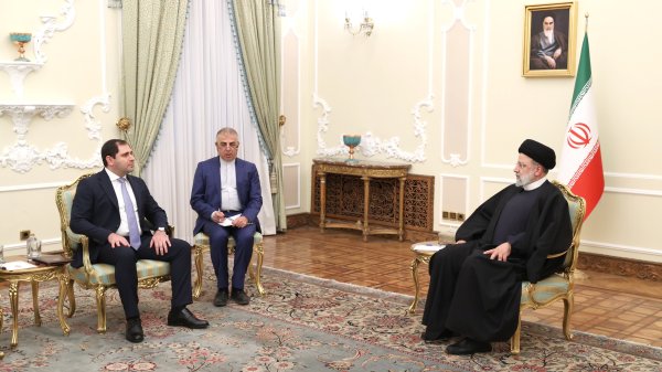 قدردانی وزیر دفاع ارمنستان از مواضع ایران در حفظ حاکمیت کشورها