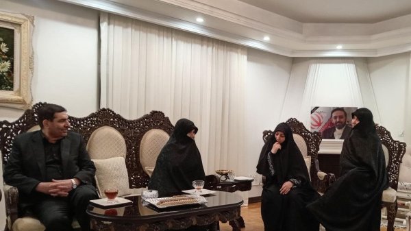دیدار سرپرست ریاست جمهوری با خانواده استاندار شهید آذربایجان شرقی