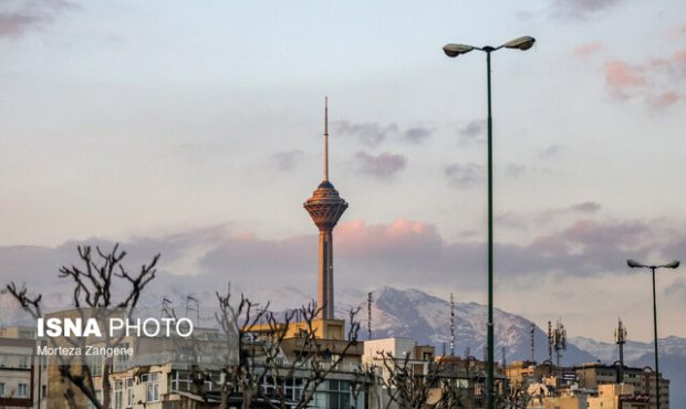 چراغ‌های برج میلاد، به‌مناسبت شهادت اسماعیل هنیه قرمز شد