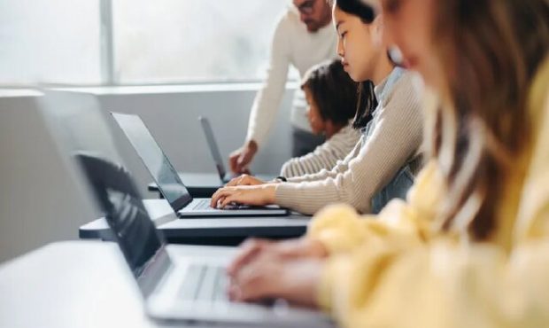 محبوبیت ChatGPT در میان دانش‌آموزان مبتلا به عدم تمرکز و توجه