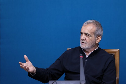 رئیس‌جمهور: هرکس برای سربلندی ایران تلاش کند با دولت است