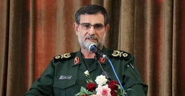 مستحکم در برابر تمام دنیای دشمنان ایستادگی خواهیم کرد مستحکم در برابر تمام دنیای دشمنان ایستادگی خواهیم کرد