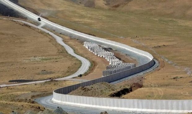 بیش از ۱۰ کیلومتر دیوار در مرز ایران و افغانستان کار گذاشته شده است