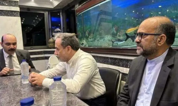این حرکت آقای عراقچی، دل مصری‌ها را برد!