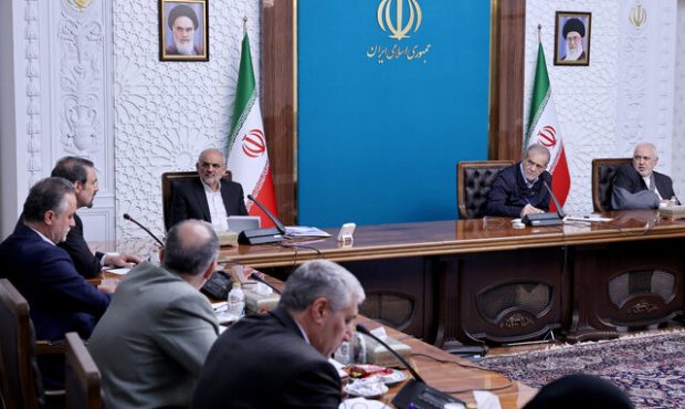 تاکید پزشکیان بر تعیین تکلیف پروژه‌های نیمه‌تمام سرمایه‌‎گذاری با کشورهای خارجی