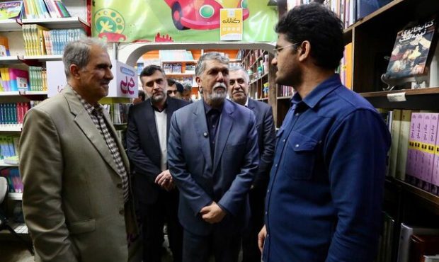 کتاب‌گردی وزیر ارشاد چگونه گذشت؟
