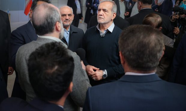 پزشکیان: از گروه‌های توانمند برای تحقق رشد اقتصادی ۸ درصد، استقبال می‌کنیم