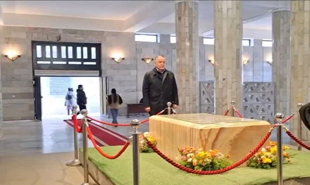 بازدید وزیر خارجه تاجیکستان از آرامگاه فردوسی