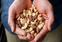 کاهش خطر ابتلا به ۱۷ سرطان با آجیل