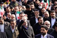رئیس جمهور همگام با مردم در میدان آزادی