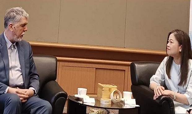 دیدار وزیر فرهنگ با مقامات عالیرتبه هنگکنگ دیدار وزیر فرهنگ با مقامات عالیرتبه هنگکنگ