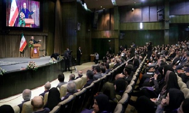 آینده را نگاه و باور انسان‌ها و امید و تلاش نسل جوان می‌سازد