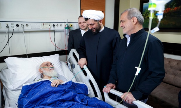 عیادت رئیس‌جمهور پزشکیان از آیت‌الله العظمی نوری همدانی