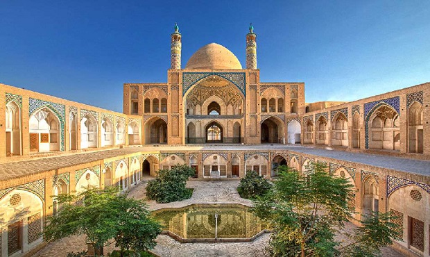 طعم خوب زندگی در مسجد و مدرسه آقا بزرگ کاشان