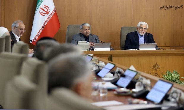 گزارش وزیر بهداشت از کاهش چشمگیر مهاجرت کادر درمان در ۶ ماهه دوم سال ۱۴۰۳