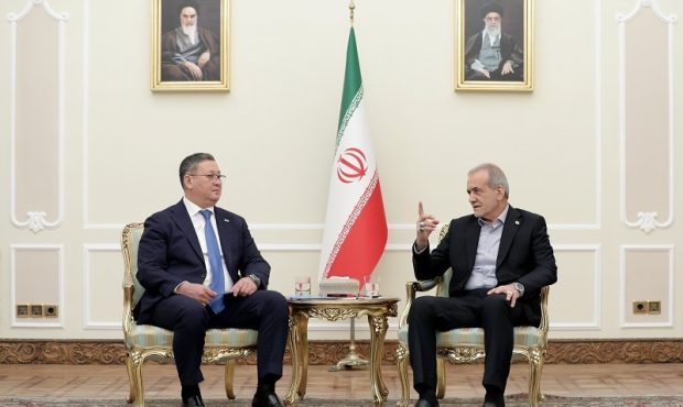 دکتر پزشکیان: کشورهای اسلامی با اشتراک‌گذاری ظرفیت‌ها می‌توانند توسعه، پیشرفت و رفاه را برای جوامع خود رقم بزنند