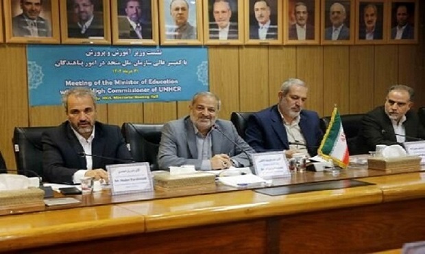 کاظمی: آموزش و پرورش آماده ارائه خدمات آموزشی برخط به دانش‌آموزان افغان است
