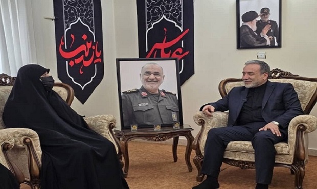 دیدار وزیر امور خارجه با خانواده شهید سردار سپهبد سلامی
