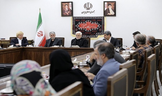 نباید یک نفر و یا شورای تامین شهرستان برای فرهنگ و هنر کشور برخلاف نگاه بزرگان تصمیم‌گیری کند
