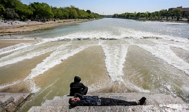 نهادهایی که منابع آب را به نفع خود مصادره می‌کنند
