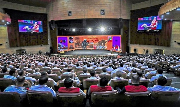 دشمنان به زانو درآمدن ملت ایران را در خواب ببینند