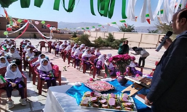 زنگ شکوفه‌ها نواخته شد