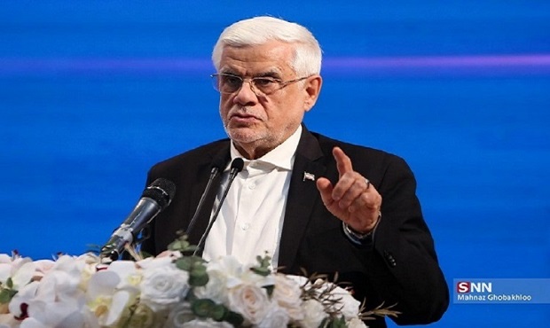 عارف: هر سرویس و یا هر اتوبوسی نباید دانشجویان نخبه ما را جا به جا کند