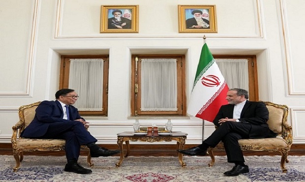 دیدار معاون وزیر خارجه فیلیپین با وزیر امور خارجه کشورمان