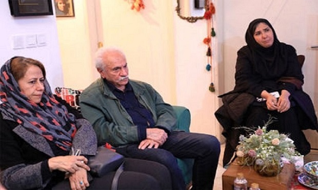 هنرمندان در اولین روز درگذشت هادی مرزبان به منزلش رفتند