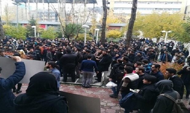 ۳ دانشجوی دانشگاه تهران موقتاً از تحصیل محروم شدند