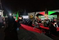 تجلیل از عوامل فیلم «احمد» مقابل سردر دانشگاه تهران