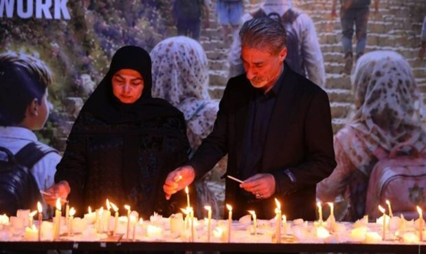 خانواده ماکان نصیری مهمان اختتامیه «مشق ناتمام» خانواده ماکان نصیری مهمان اختتامیه «مشق ناتمام»