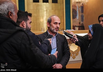 «ساختمان شیشه‌ای دوبار مورد حمله قرار گرفت؛ در حمله دوم، سه طبقه آن فرو ریخت»