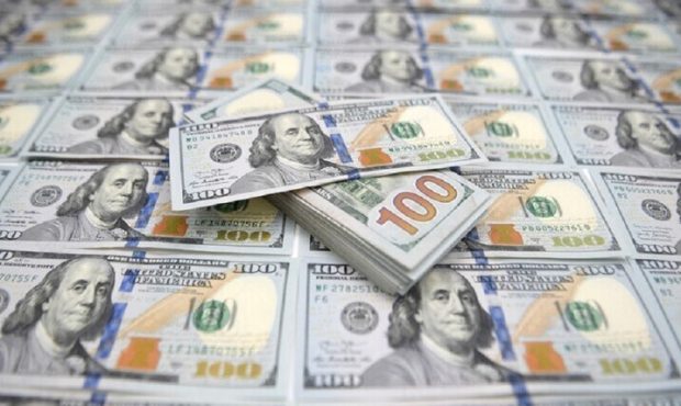 فروش ۱۰۰۰ دلار اسکناس ارز در ۳ شعبه بانک از امروز آغاز شد