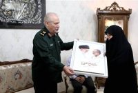 سرلشکر رحیم صفوی به دیدار خانواده شهید مظفری‌نیا رفت