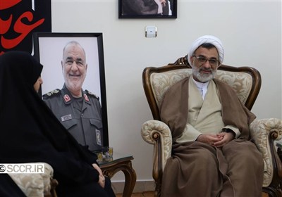 دیدار دبیر شورایعالی انقلاب فرهنگی با خانواده شهید سلامی برگزار شد
