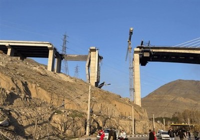 کلاس درس عمران دانشگاه خوارزمی در پل B1 کرج برگزار می‌شود
