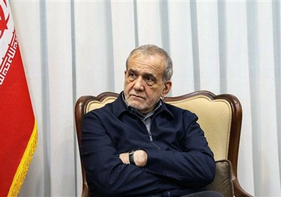 ملاقات پزشکیان با موسوی گرمارودی در بیمارستان
