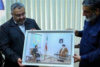 دیدار صمیمانه اعضای دفتر حفظ و نشر آثار رهبر شهید با خانواده شهید تنگسیری