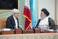 دیدار عارف با مسئول مسجد جمکران
