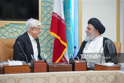 دیدار عارف با مسئول مسجد جمکران