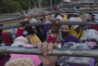 کارگران کامبوج خواستار افزایش کمک هزینه ایاب و ذهاب شدند