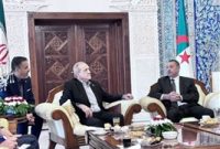 وزیر کشور الجزایر به گرمی از پزشکیان در فرودگاه الجزیره استقبال کرد